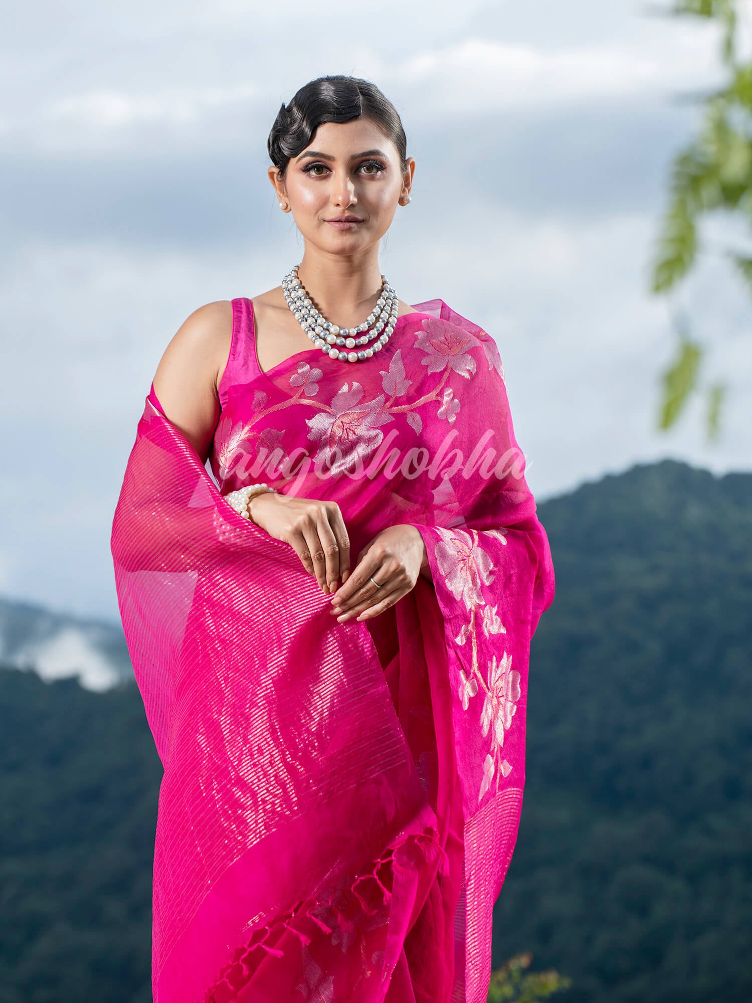 Pink  Silk White Flowers Motive Handwoven Muslin Saree