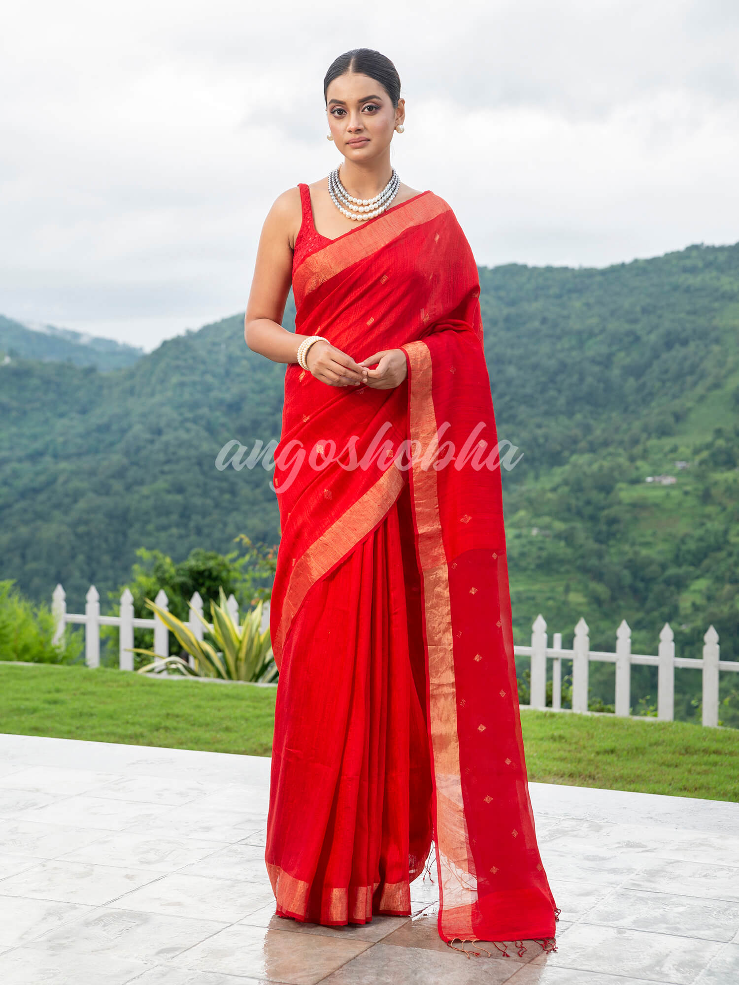 Red Matka Silk Light Golden Border Handwoven Saree