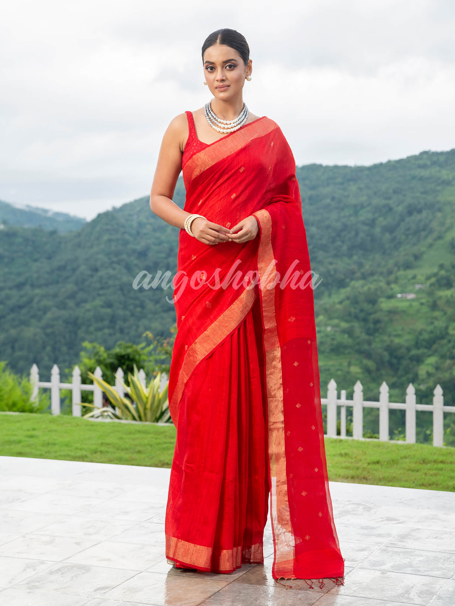 Red Matka Silk Light Golden Border Handwoven Saree