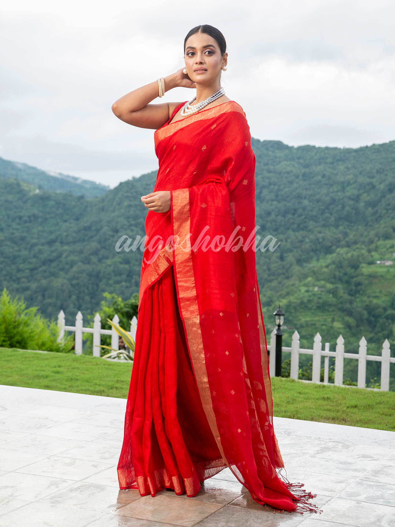 Red Matka Silk Light Golden Border Handwoven Saree