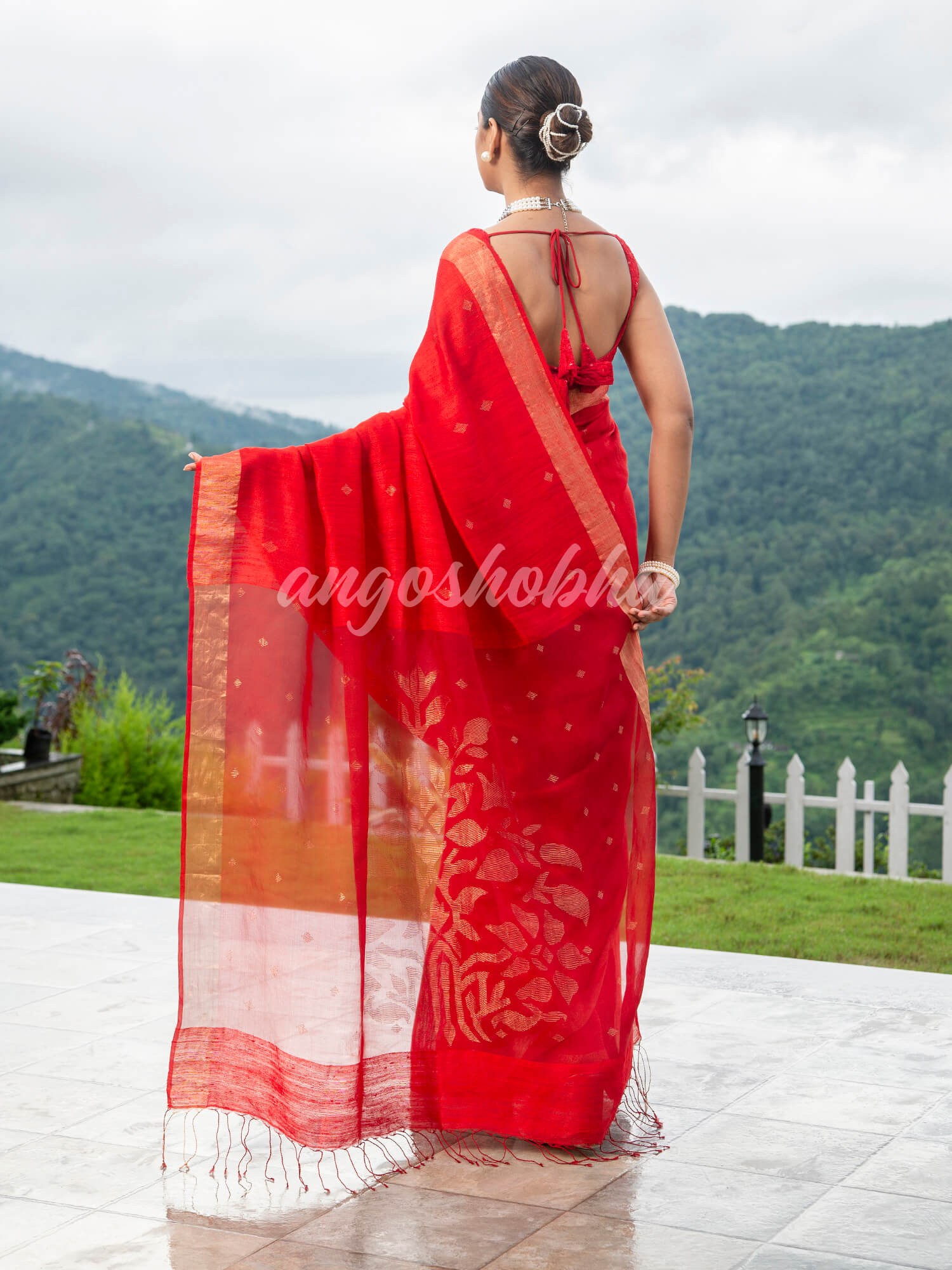 Red Matka Silk Light Golden Border Handwoven Saree