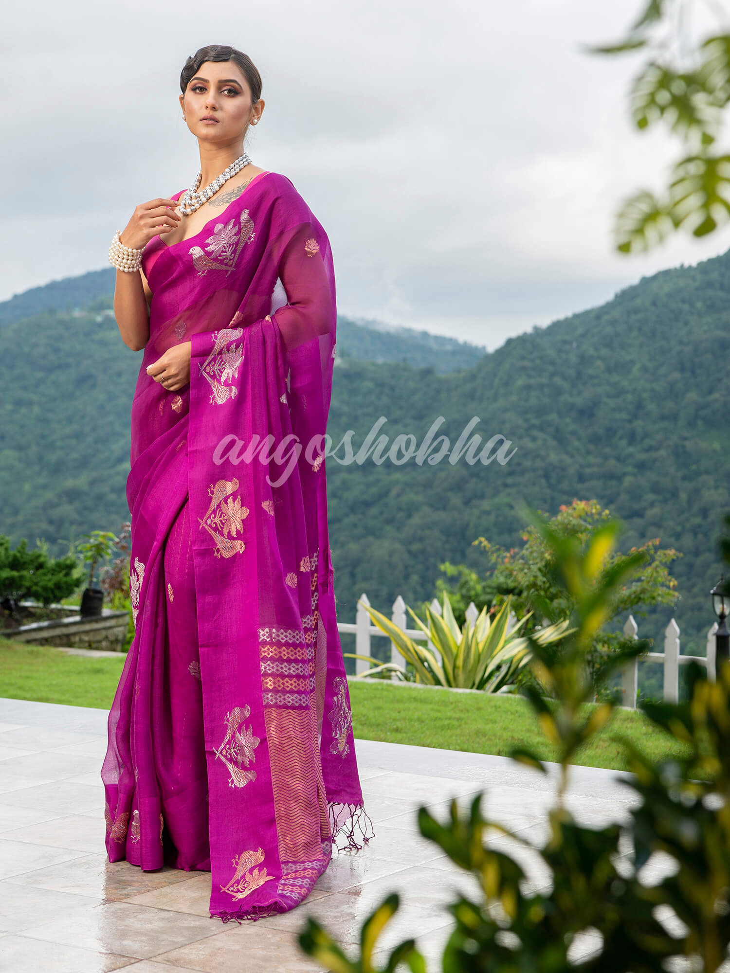 Magenta Pure Muslin Intricate Bird Design Border Handwoven Saree