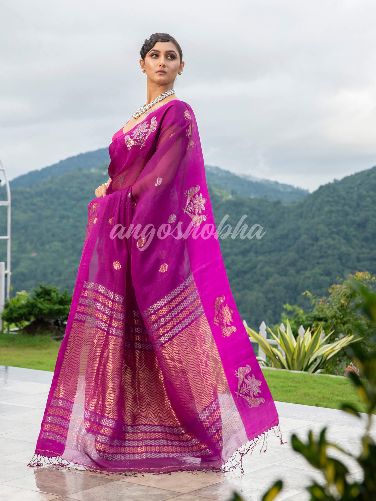 Magenta Pure Muslin Intricate Bird Design Border Handwoven Saree