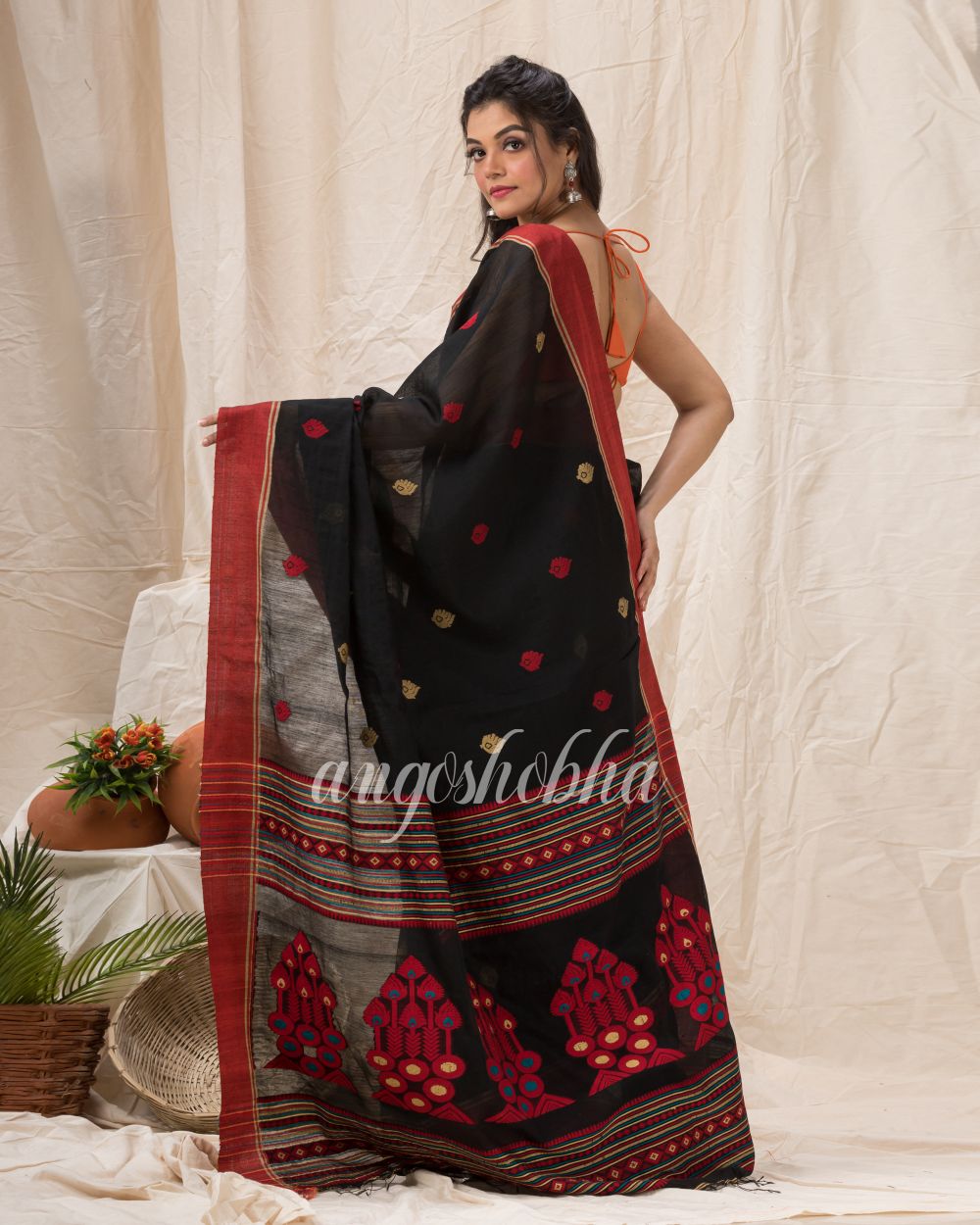 Black Cotton Blend Traditional Jamdani Saree angoshobha