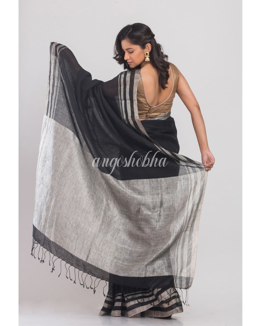 Black Handloom Linen Saree Silver Zari Border And Pallu angoshobha