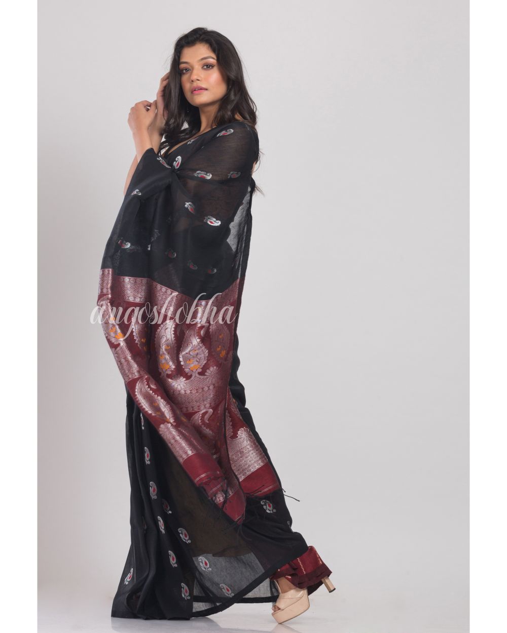 Black Handwoven Linen Saree angoshobha
