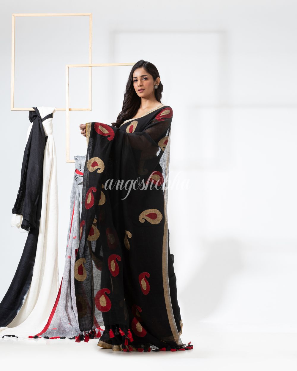 BlackTraditional Handloom Linen Jamdani Saree angoshobha