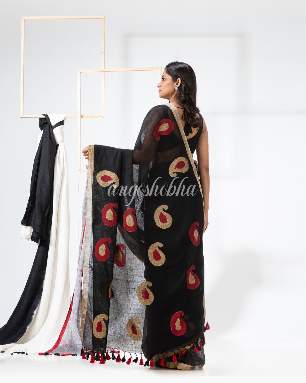 BlackTraditional Handloom Linen Jamdani Saree angoshobha