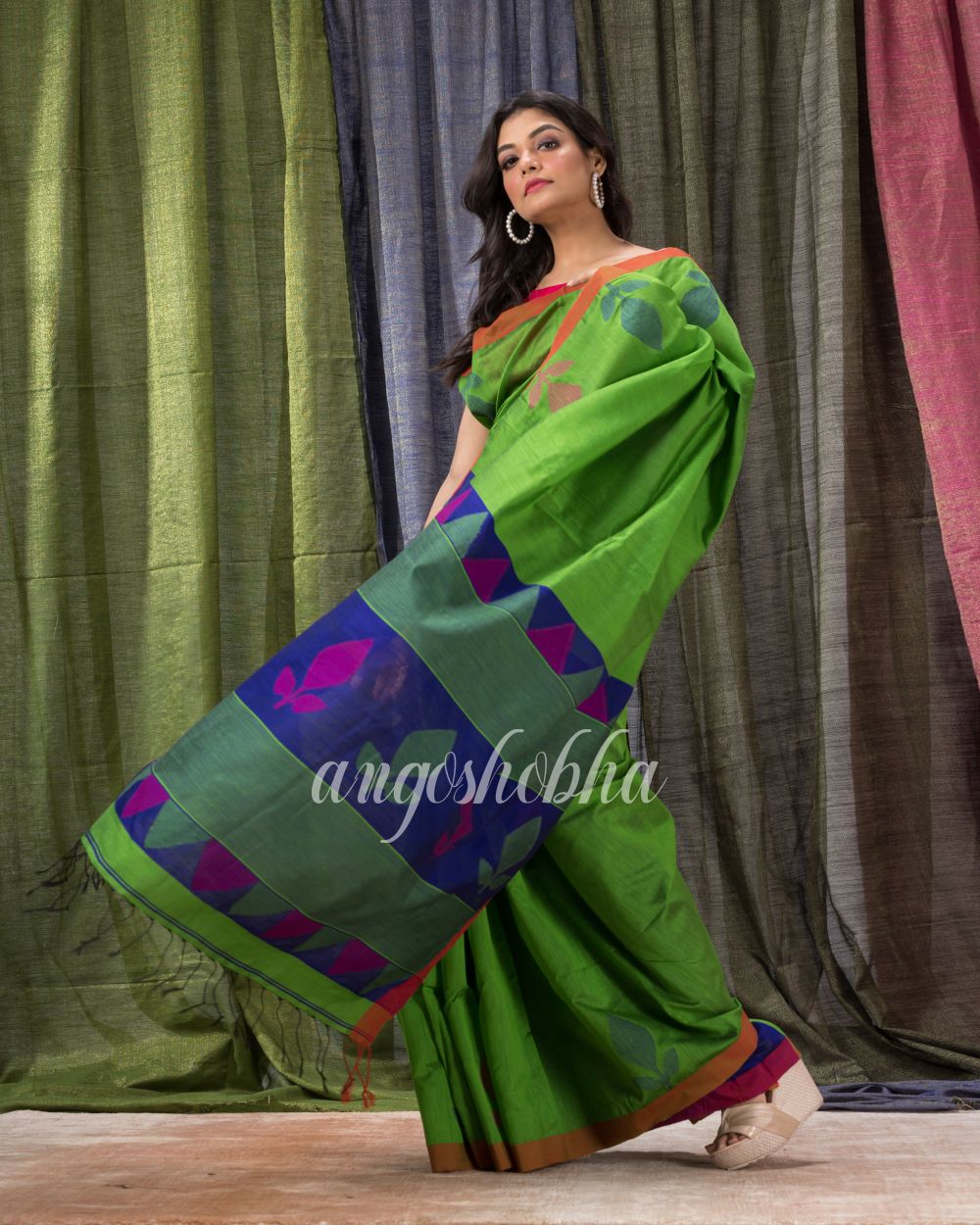 Green Cotton Blend Traditional Jamdani Saree angoshobha