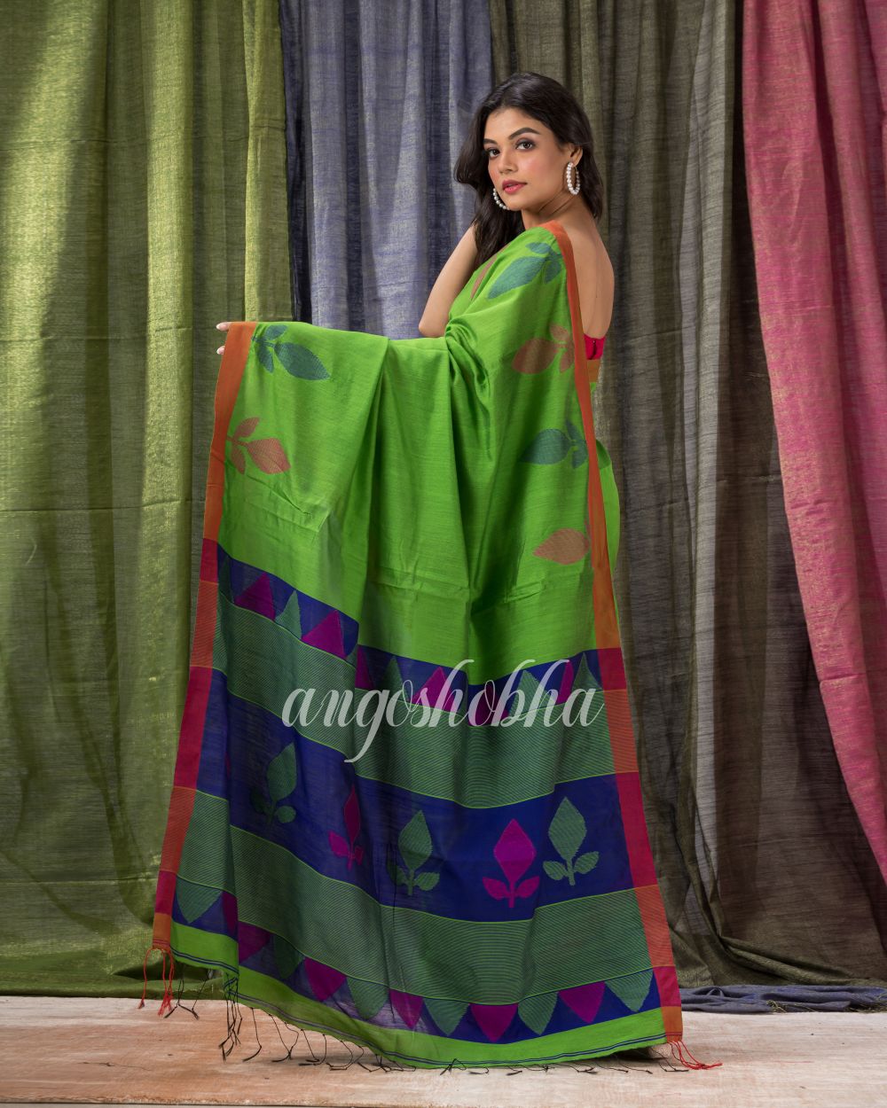 Green Cotton Blend Traditional Jamdani Saree angoshobha