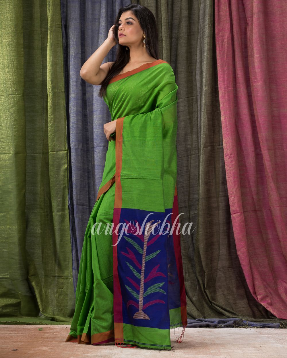 Green Cotton Blend Traditional Jamdani Saree angoshobha