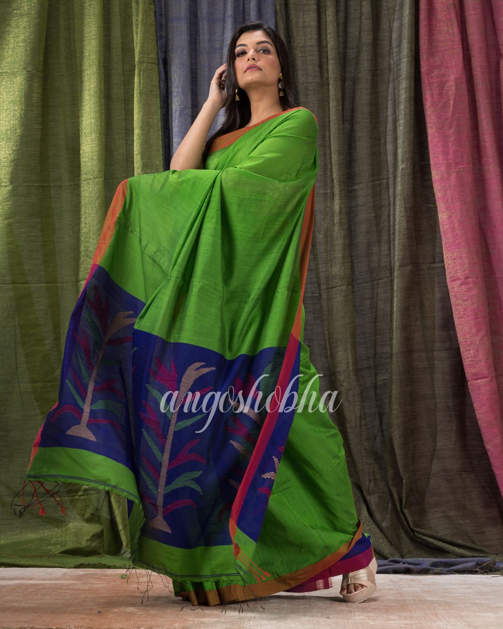 Green Cotton Blend Traditional Jamdani Saree angoshobha