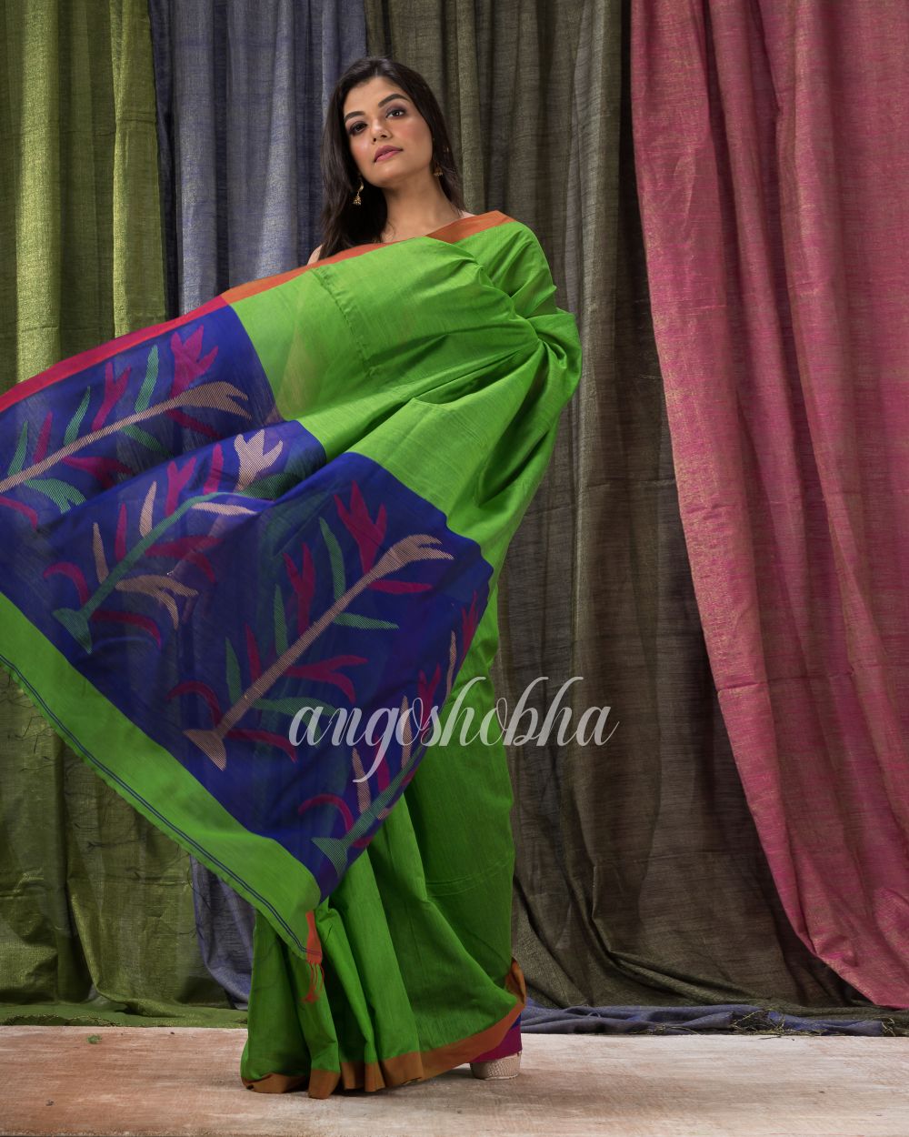 Green Cotton Blend Traditional Jamdani Saree angoshobha