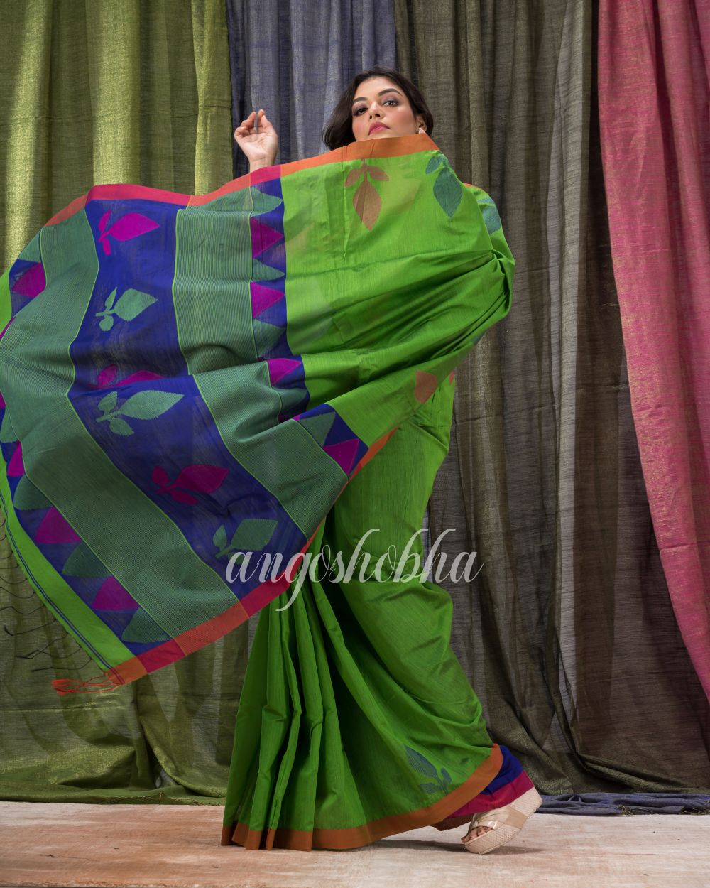 Green Cotton Blend Traditional Jamdani Saree angoshobha