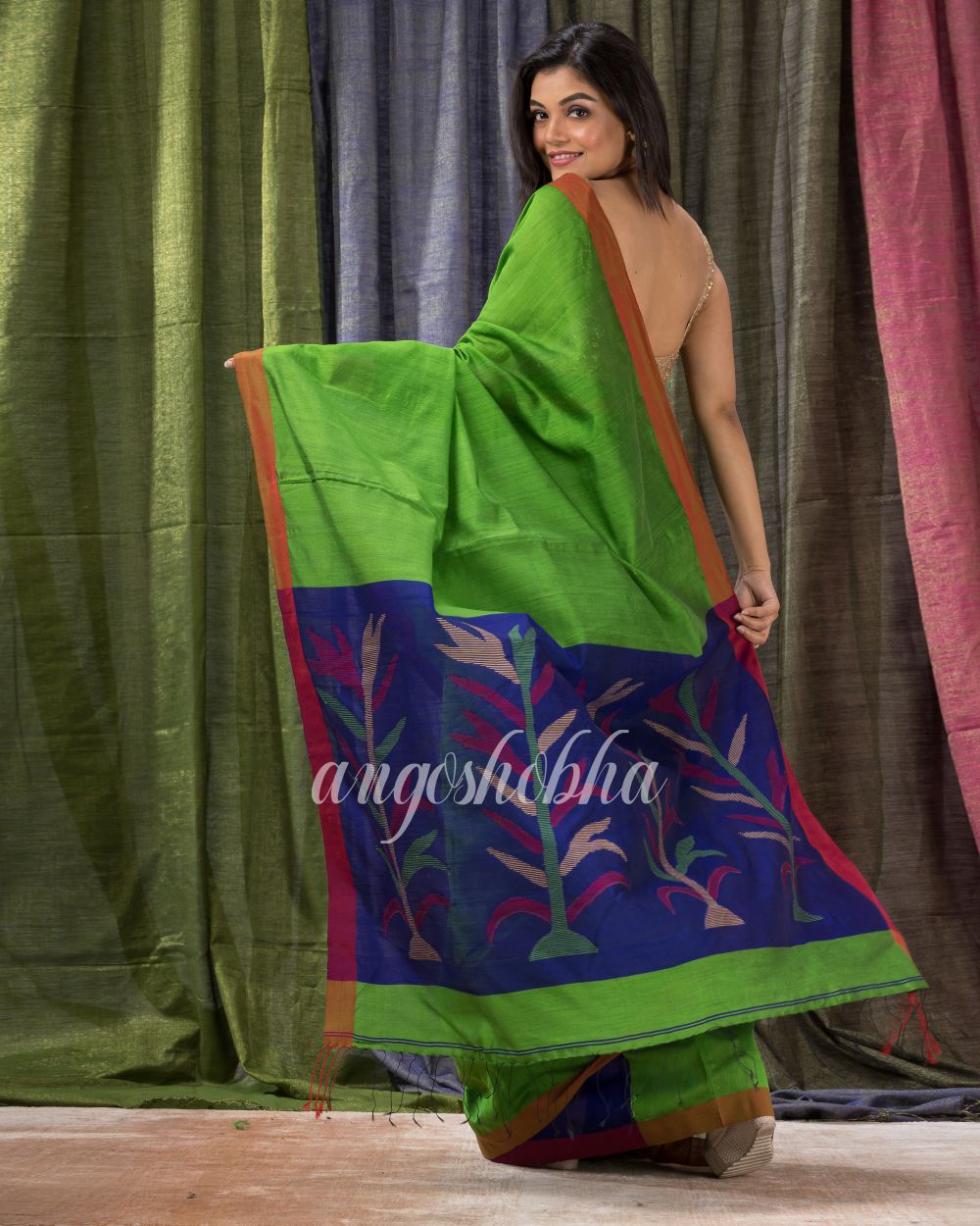 Green Cotton Blend Traditional Jamdani Saree angoshobha
