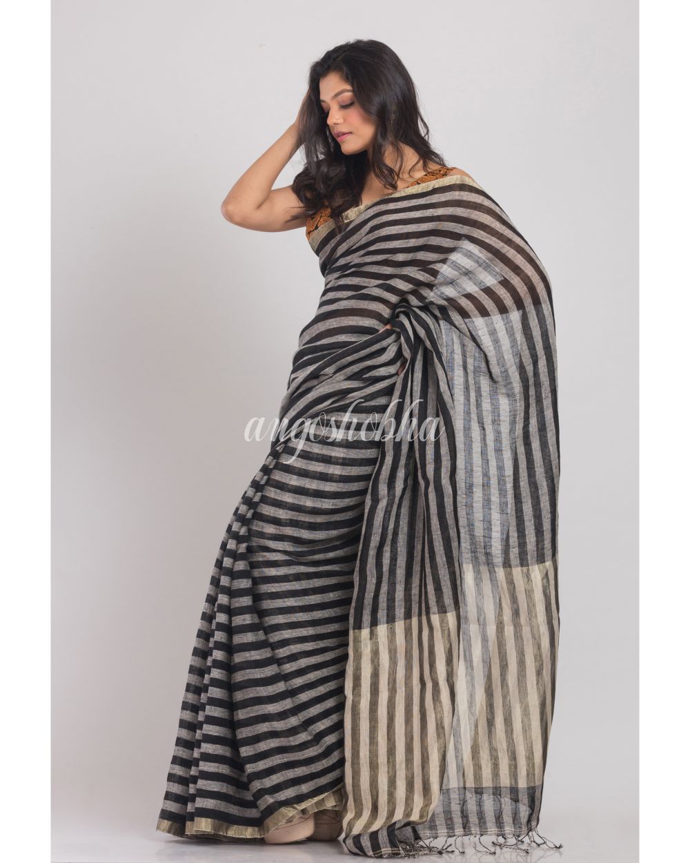 Grey Handwoven Linen Saree angoshobha