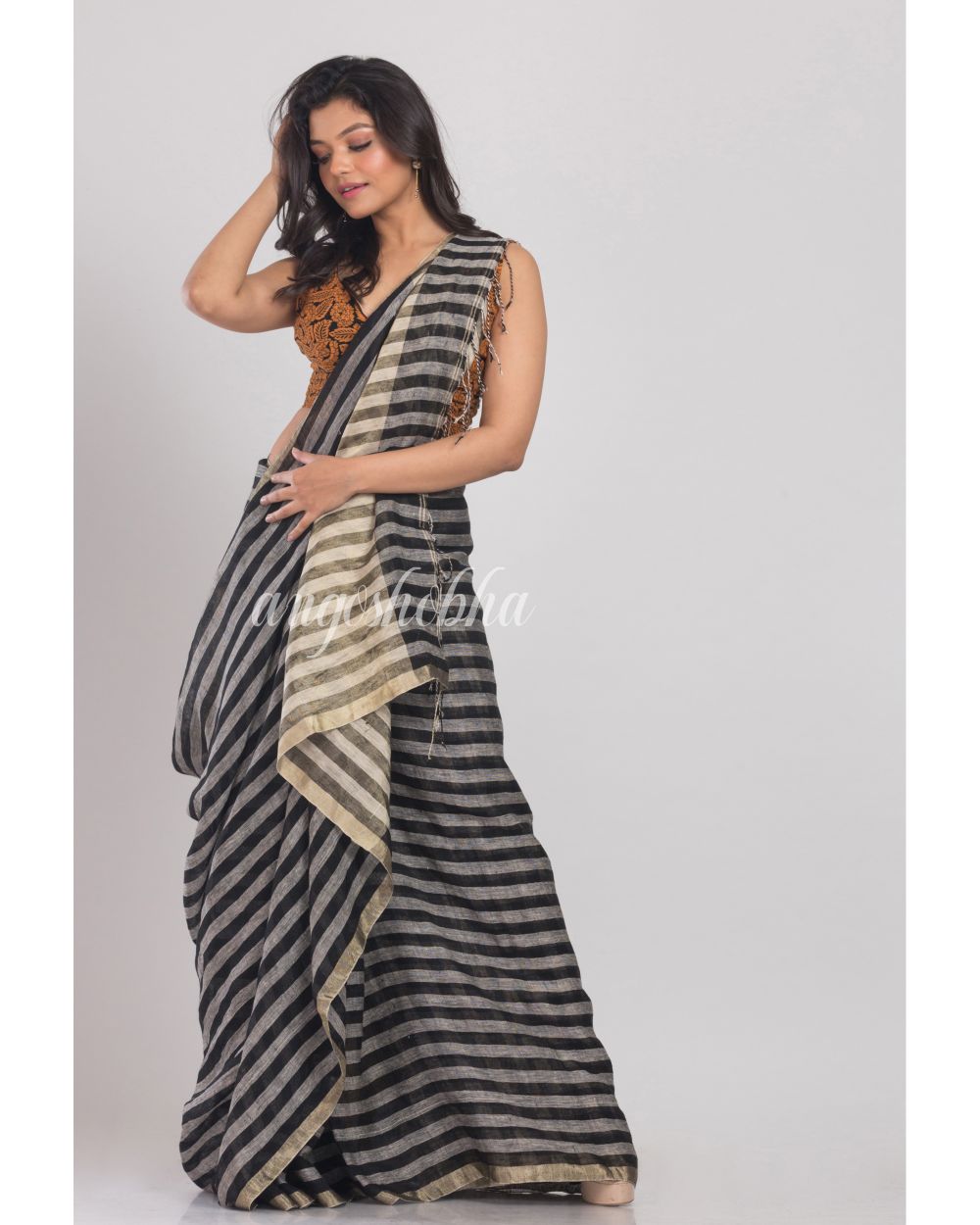 Grey Handwoven Linen Saree angoshobha