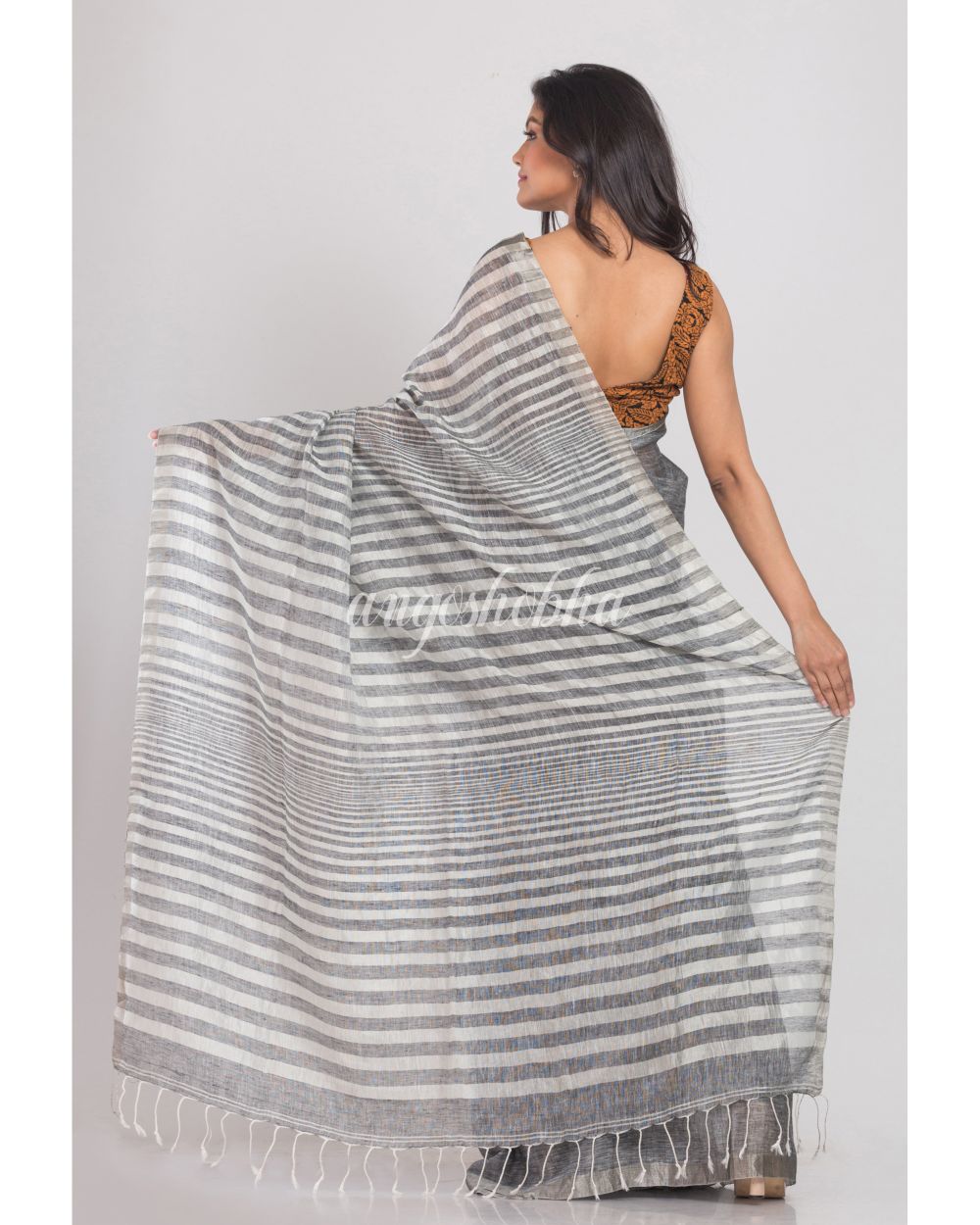 Grey Handwoven Linen Saree angoshobha