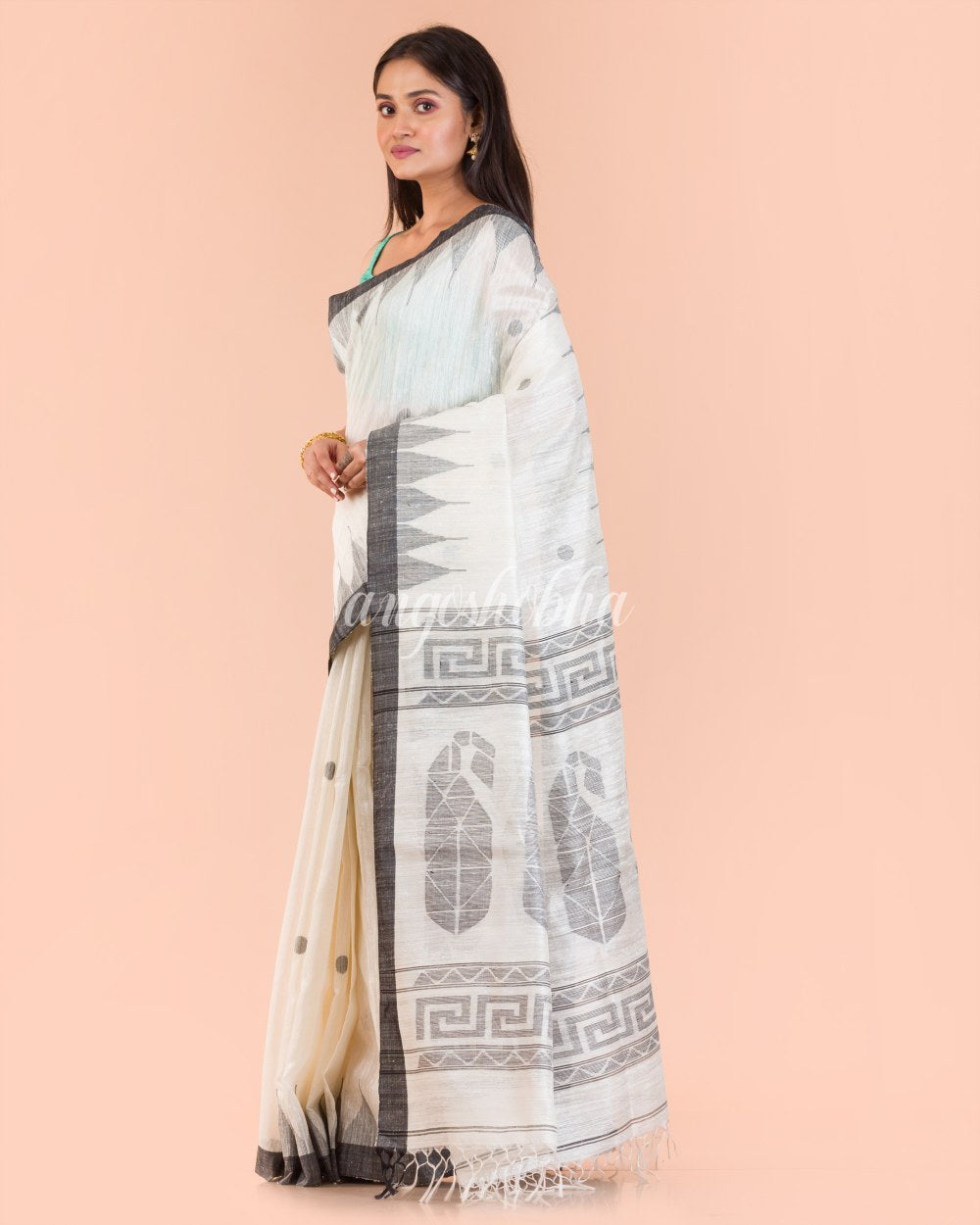 Off White Matka Silk Jamdani Saree angoshobha