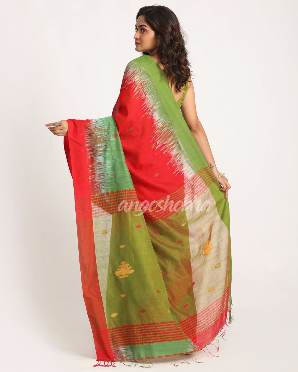Red Dark Green Cotton Blend Handloom Tie Dye Jamdani Saree angoshobha