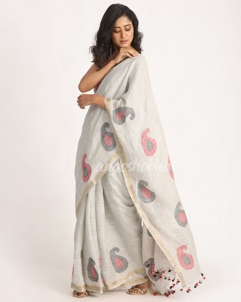 Silver GreyTraditional Handloom Linen Jamdani Saree angoshobha