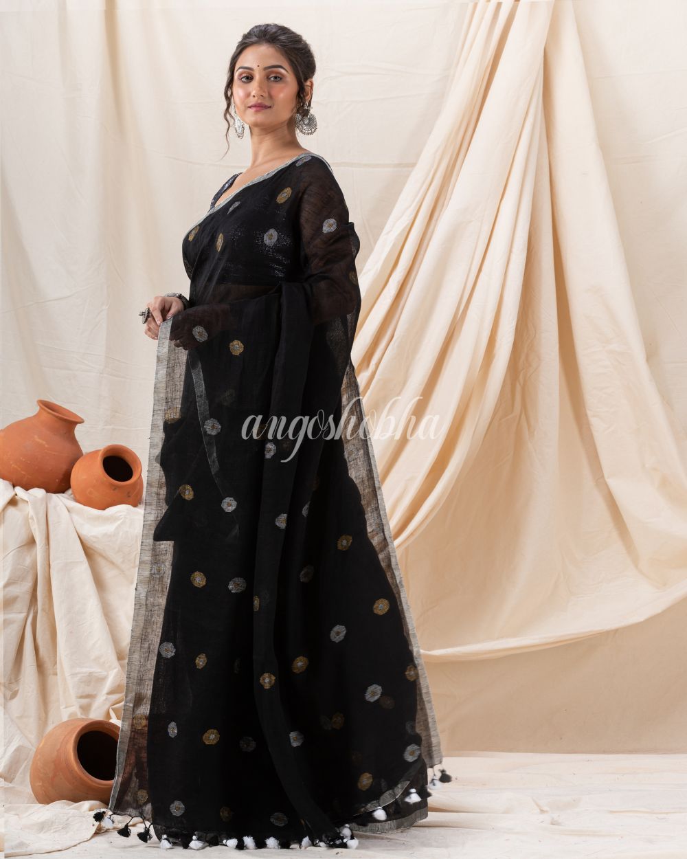 Traditional Black Linen Jamdani Saree angoshobha