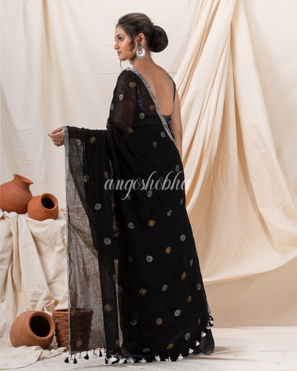 Traditional Black Linen Jamdani Saree angoshobha