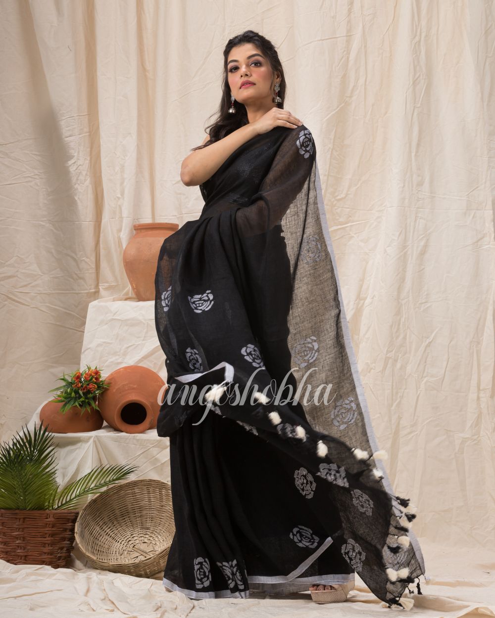 Traditional Black White Linen Jamdani Saree angoshobha