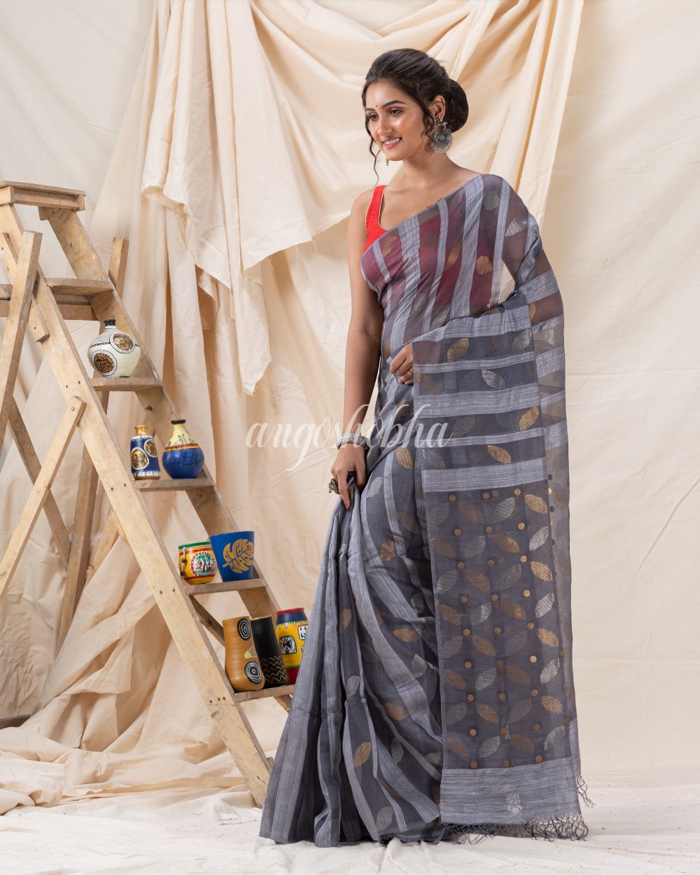 Traditional Silver Grey Soft Matka Silk Jamdani Saree angoshobha