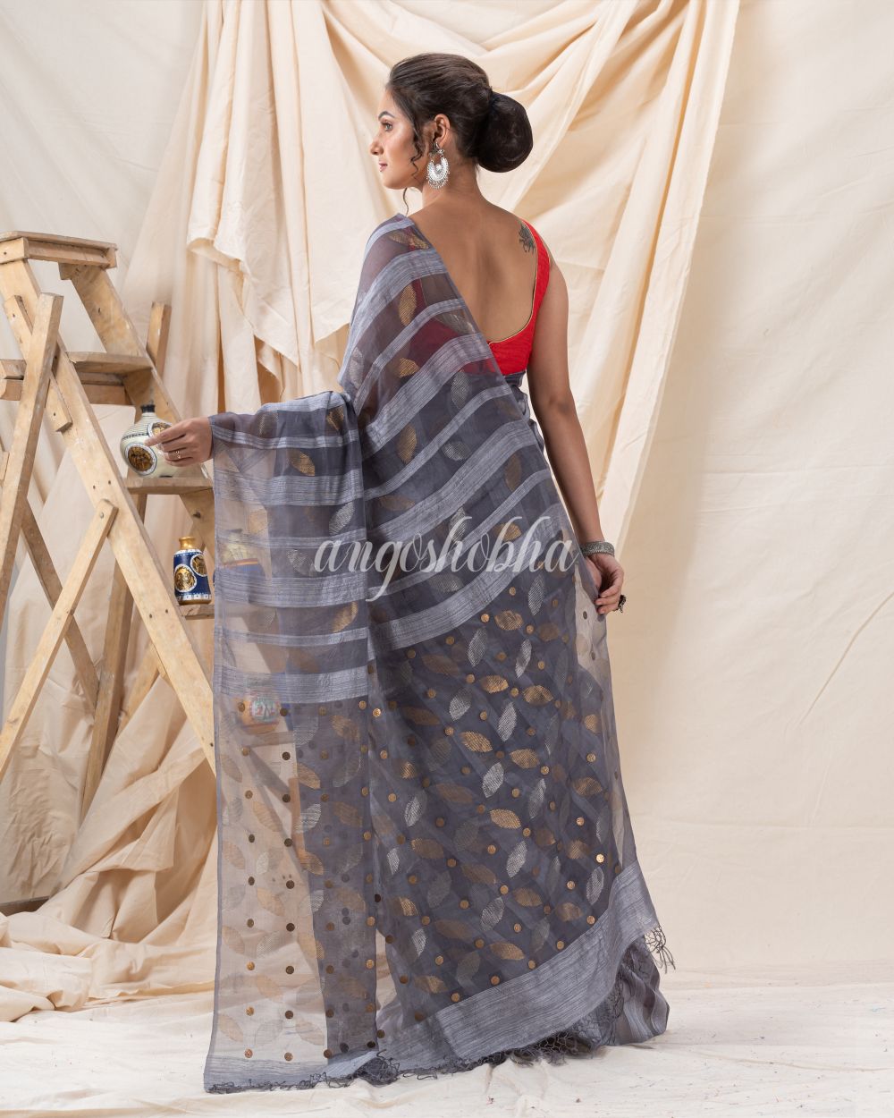 Traditional Silver Grey Soft Matka Silk Jamdani Saree angoshobha