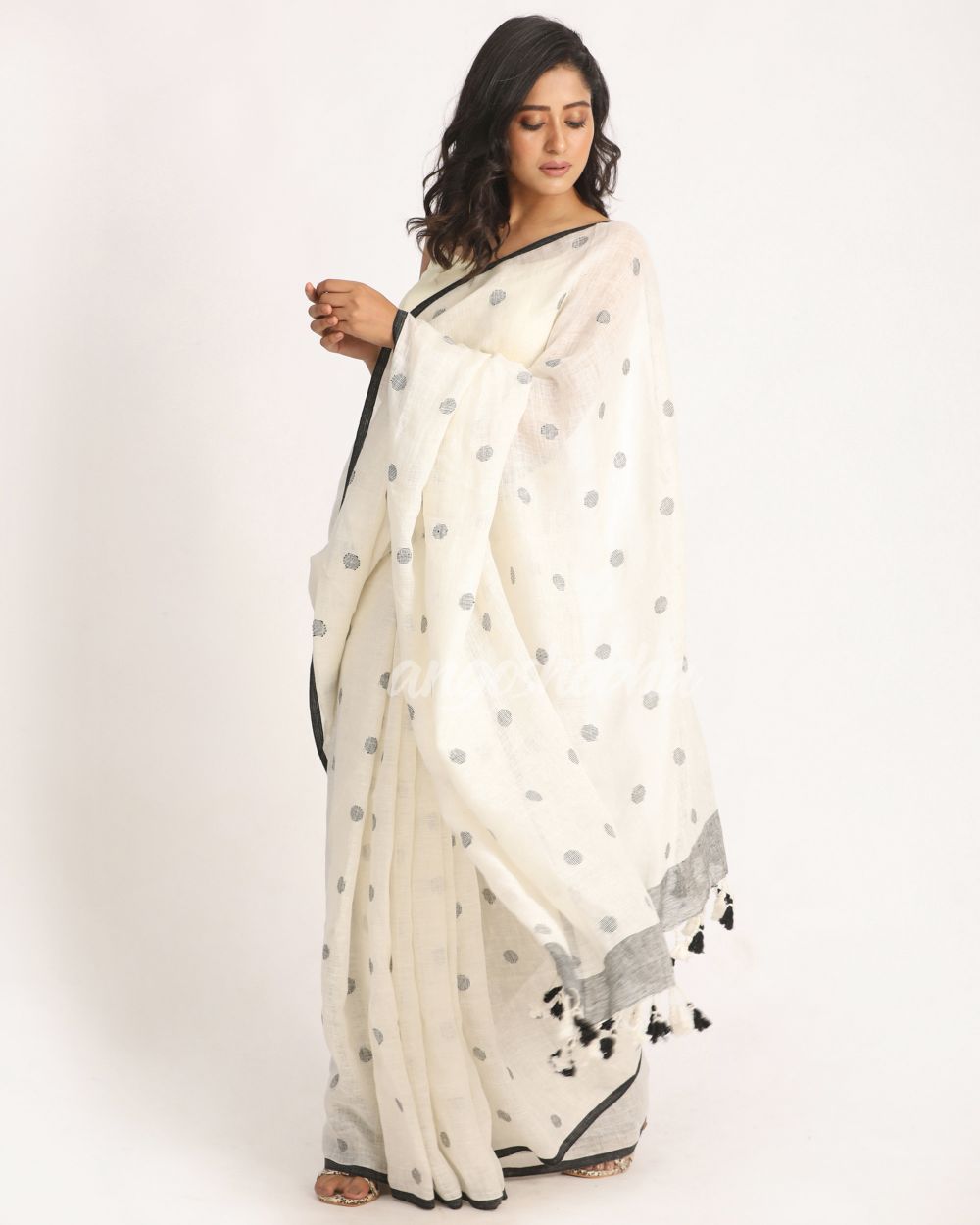 White Traditional Handloom Linen Jamdani Saree angoshobha